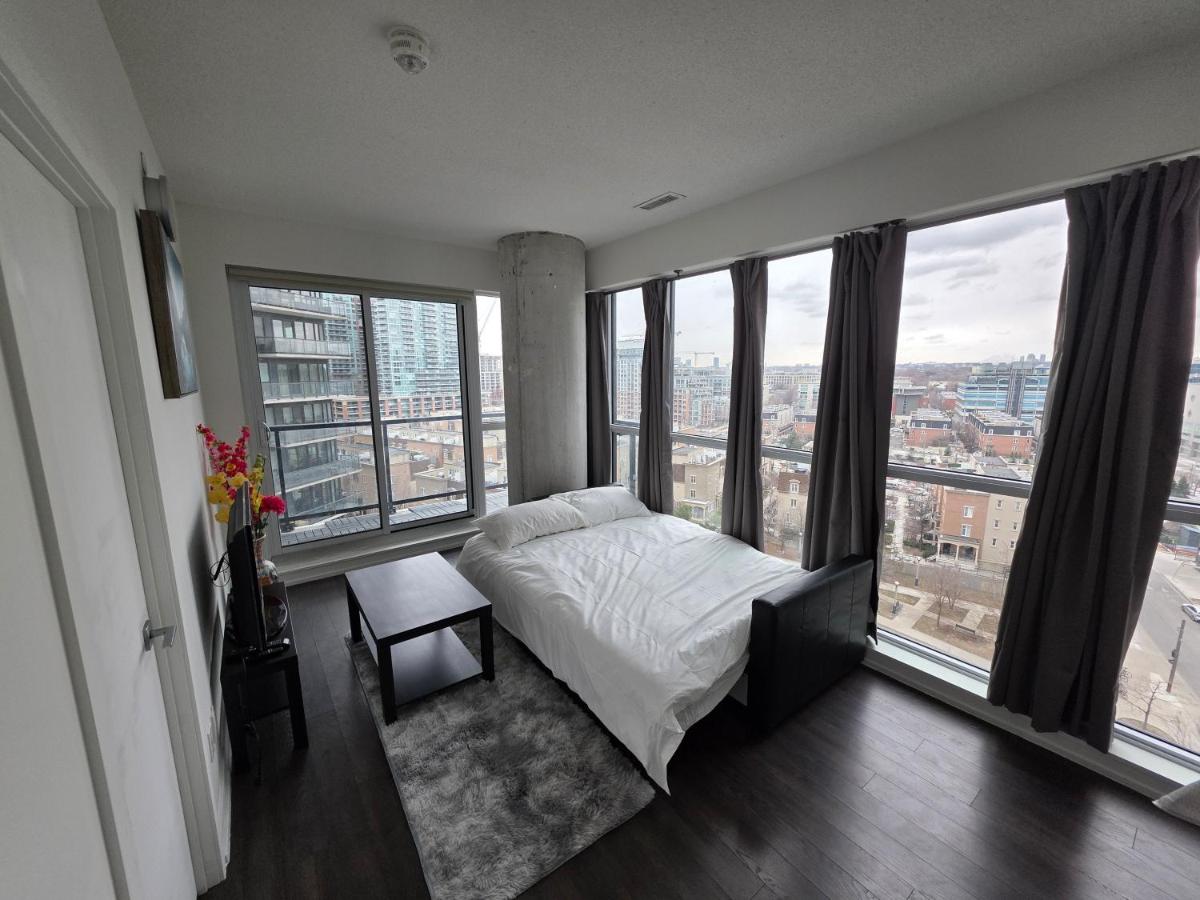Amazing one bedroom suite with panoramic downtown views - Chambres d’hôtes Toronto