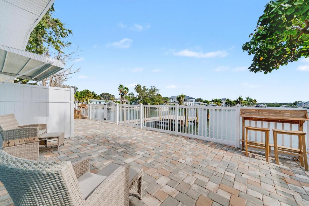 Waterfront & Pet Friendly Boat Dock Walk 2 Beach - B&B Clearwater Beach