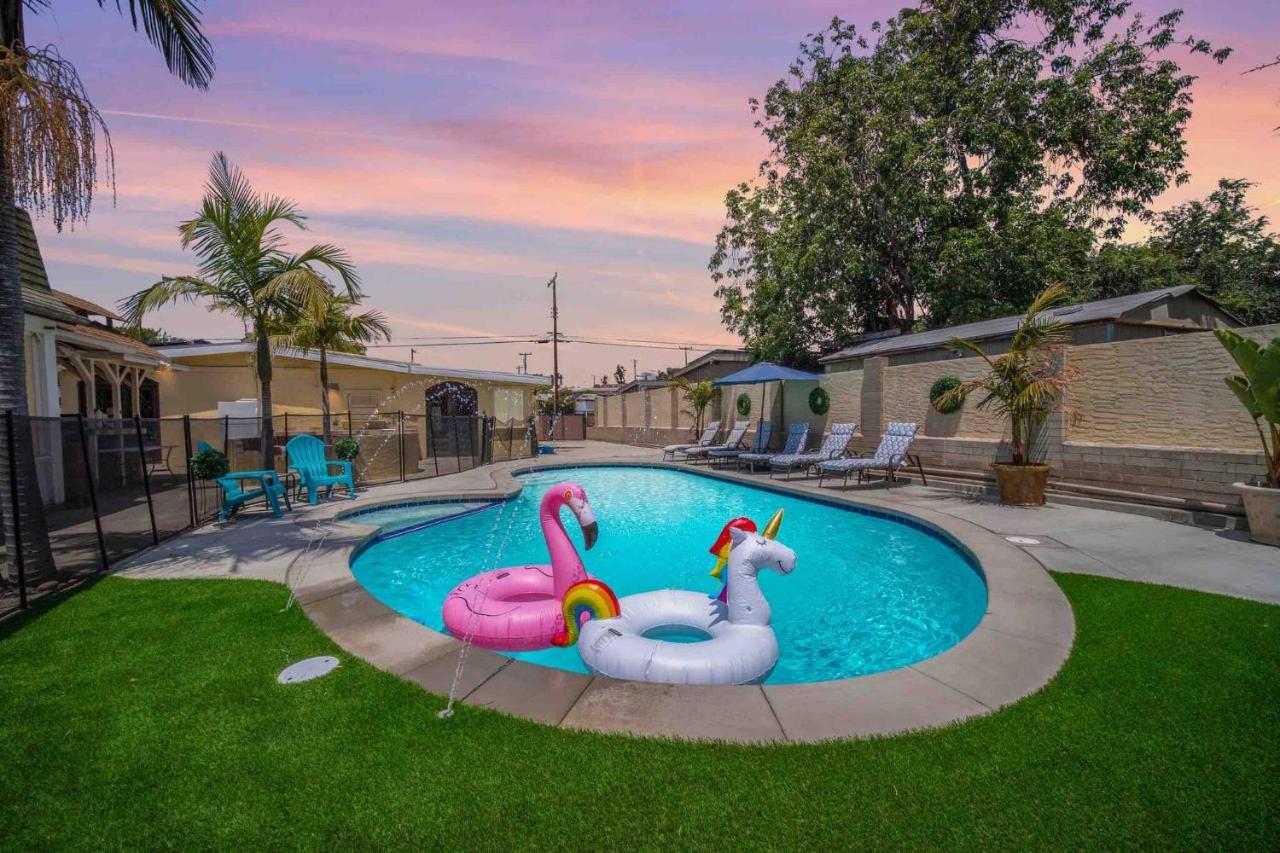 Spacious 4BR w/ Pool, Spa, Mini Golf & Game Lounge - B&B Chula Vista