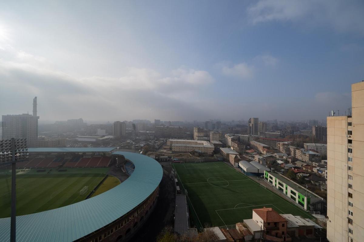 Apartment KeyGo #0217 with a view of the stadium - Chambres d’hôtes Erevan