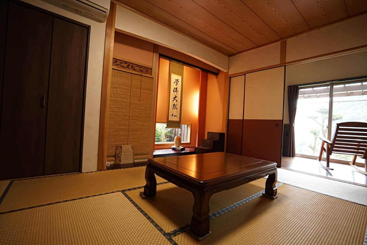 おこさま連れ限定一棟貸し的場邸 - Chambres d'hôtes Ōkawa