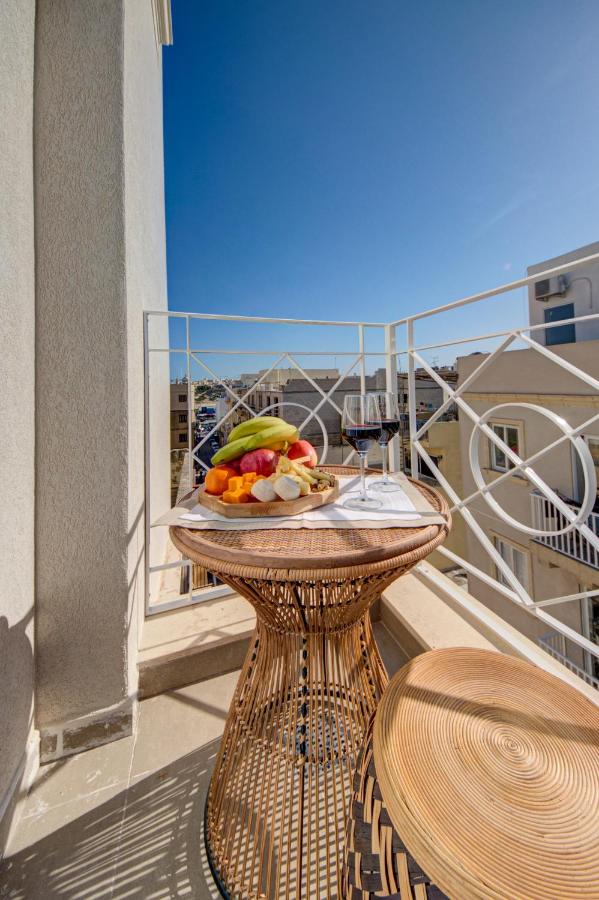 Designer 2BR Apt Steps from Beach by Church, New - B&B Il-Gżira