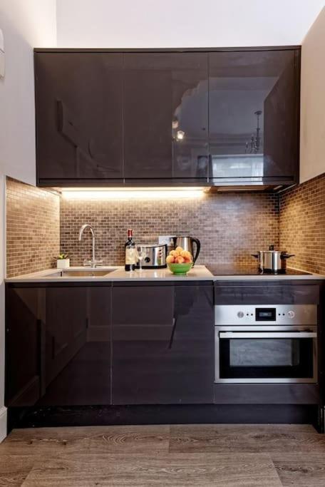 Classy Studio -Notting Hill-Ground floor-W2. - B&B Londra