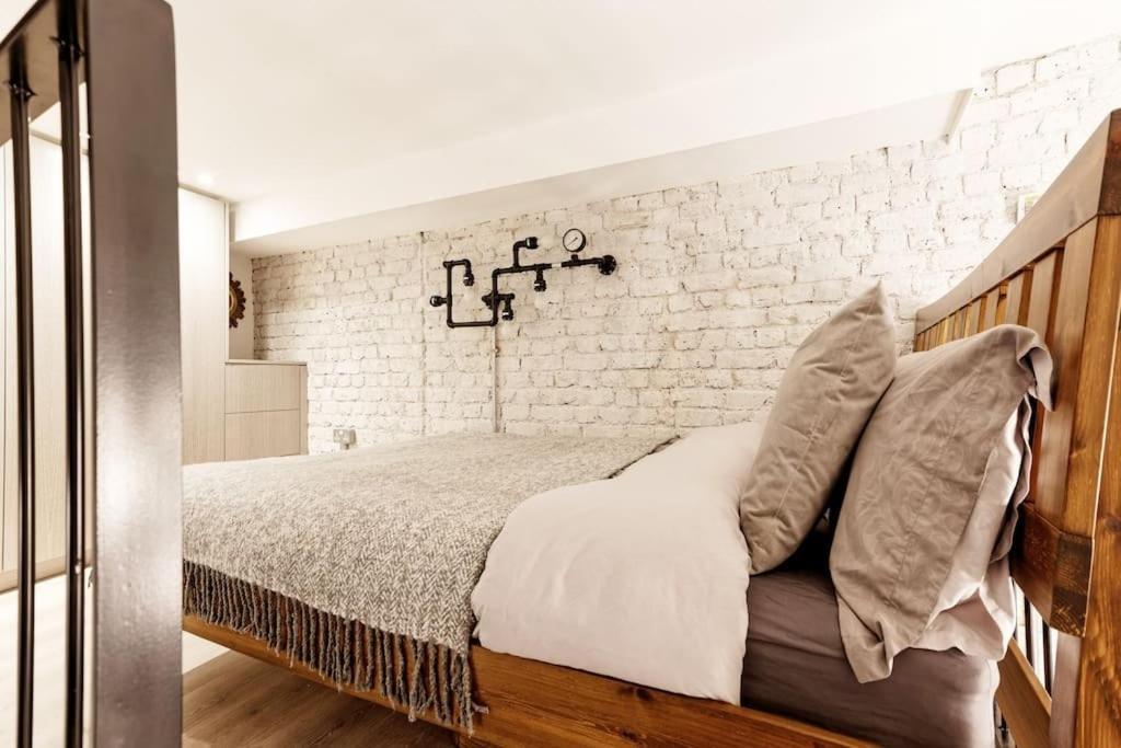 Nice Mezzanine - private balcony-Notting Hill Gate - Chambres d'hôtes Londres