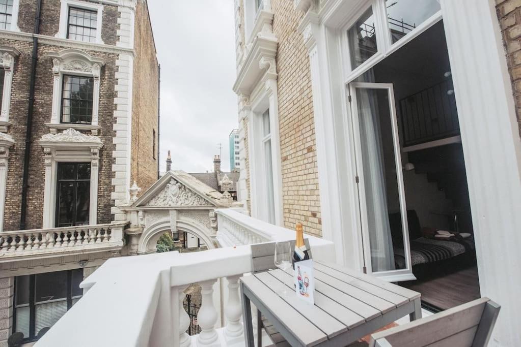 Nice Mezzanine - private balcony-Notting Hill Gate - Chambres d'hôtes Londres