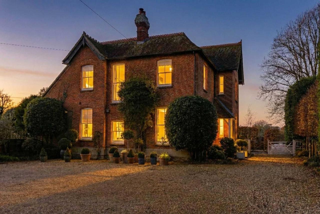 Victorian House Sleeps 14 Pool and Gardens - Ferienwohnung Sidlesham