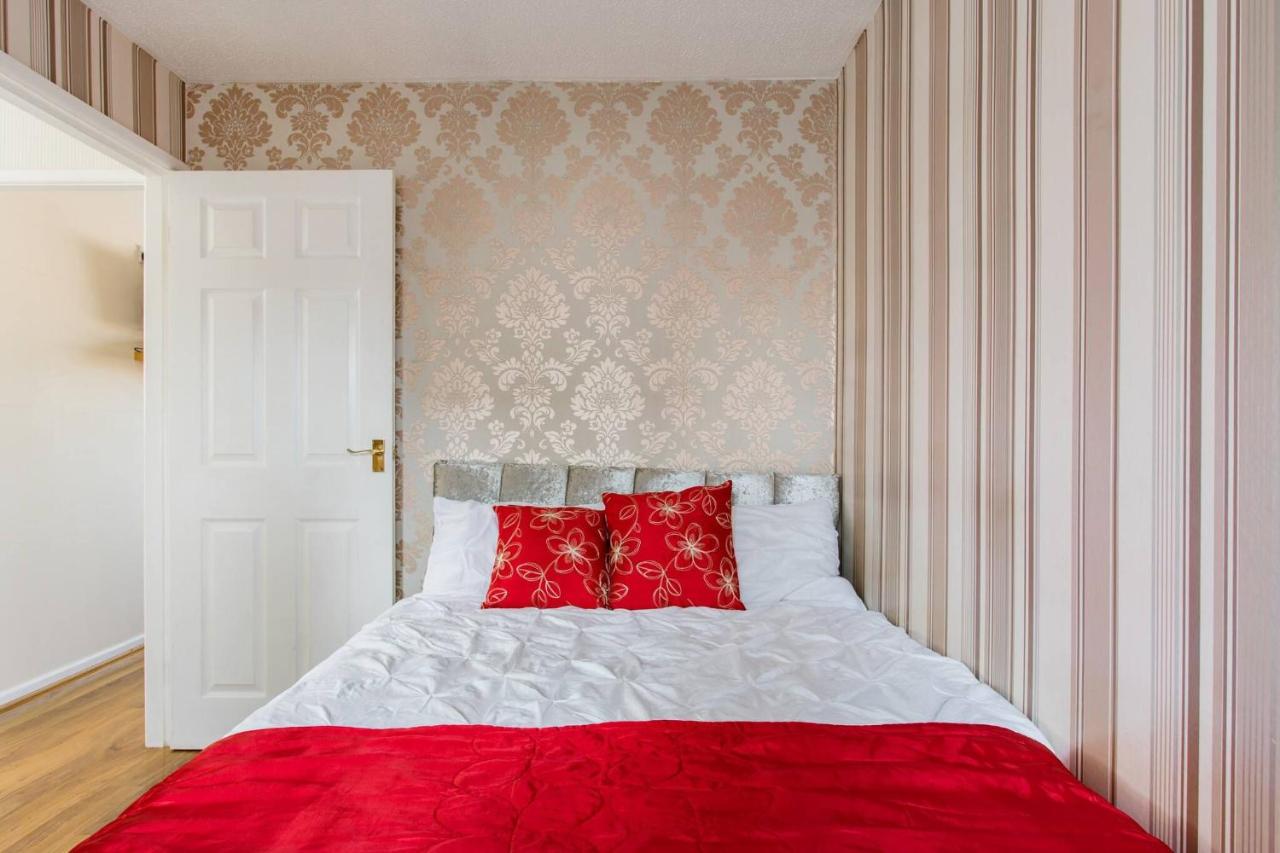 2 Bedroom Holiday Home eith 3 Beds Sofa Bed Near Manchester City Stadium - Chambres d'hôtes Manchester