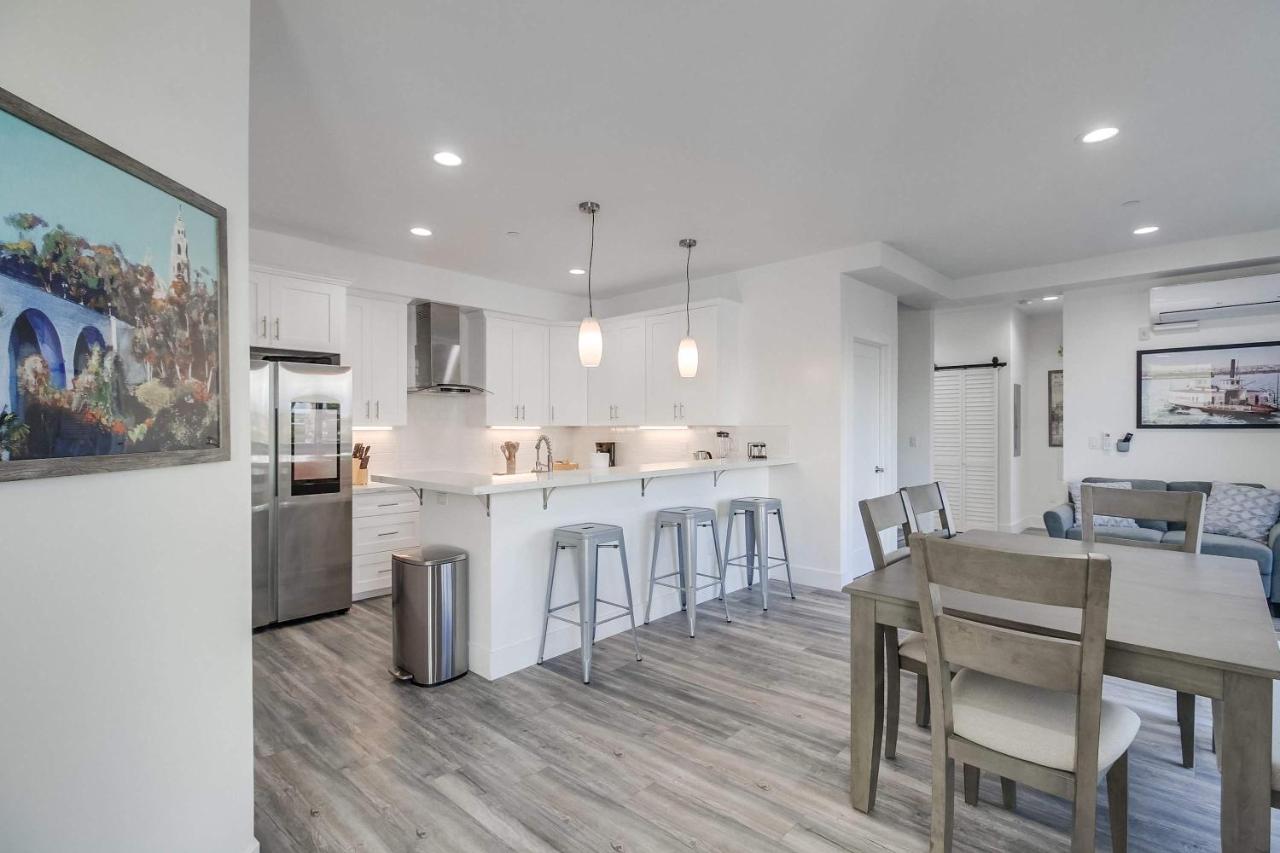 Park Blvd Paradise 304 New construction, king bed! - B&B San Diego