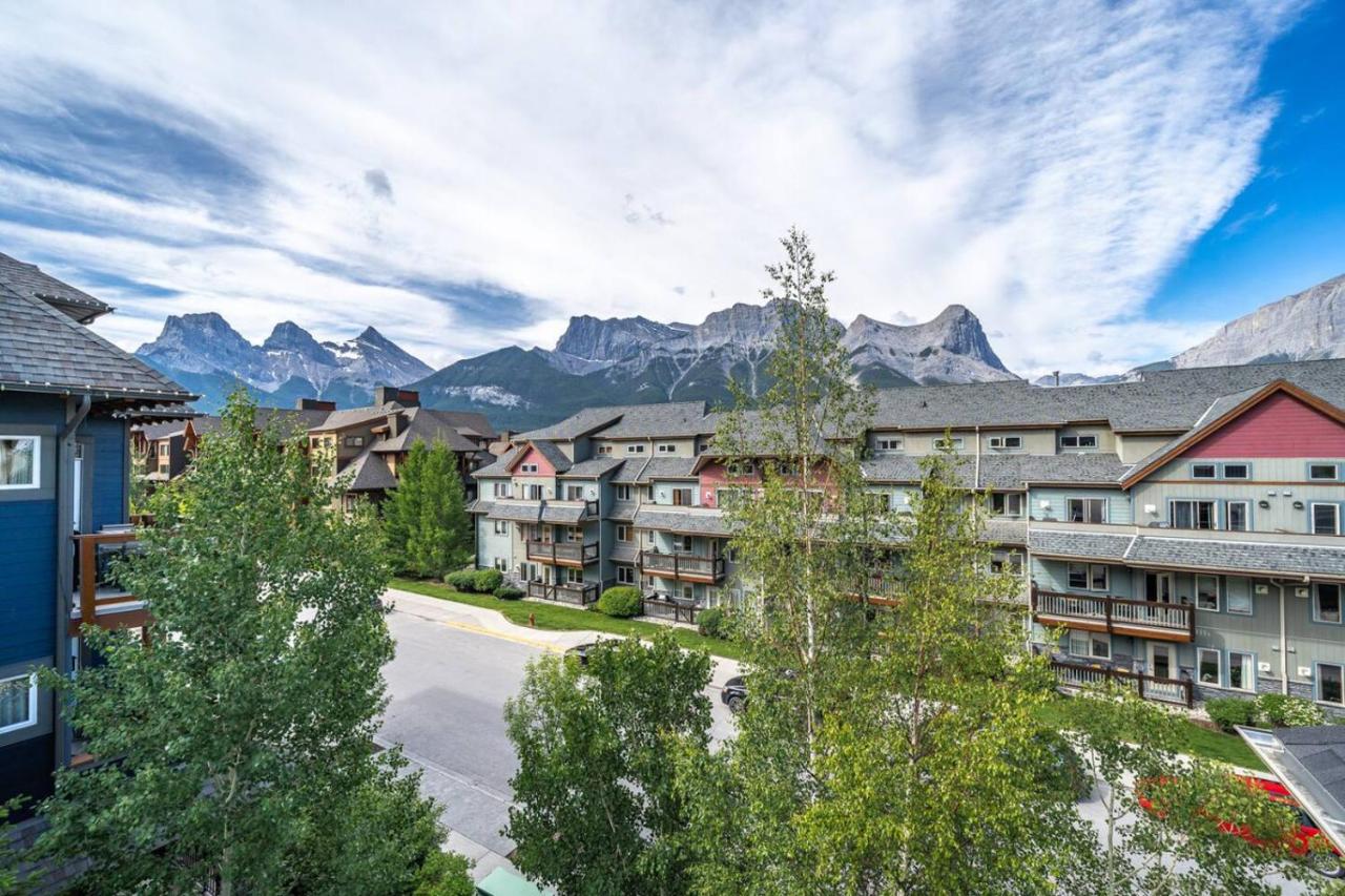 Mountain View Retreat Elegant 3BR condo with Gym - B&B Canmore