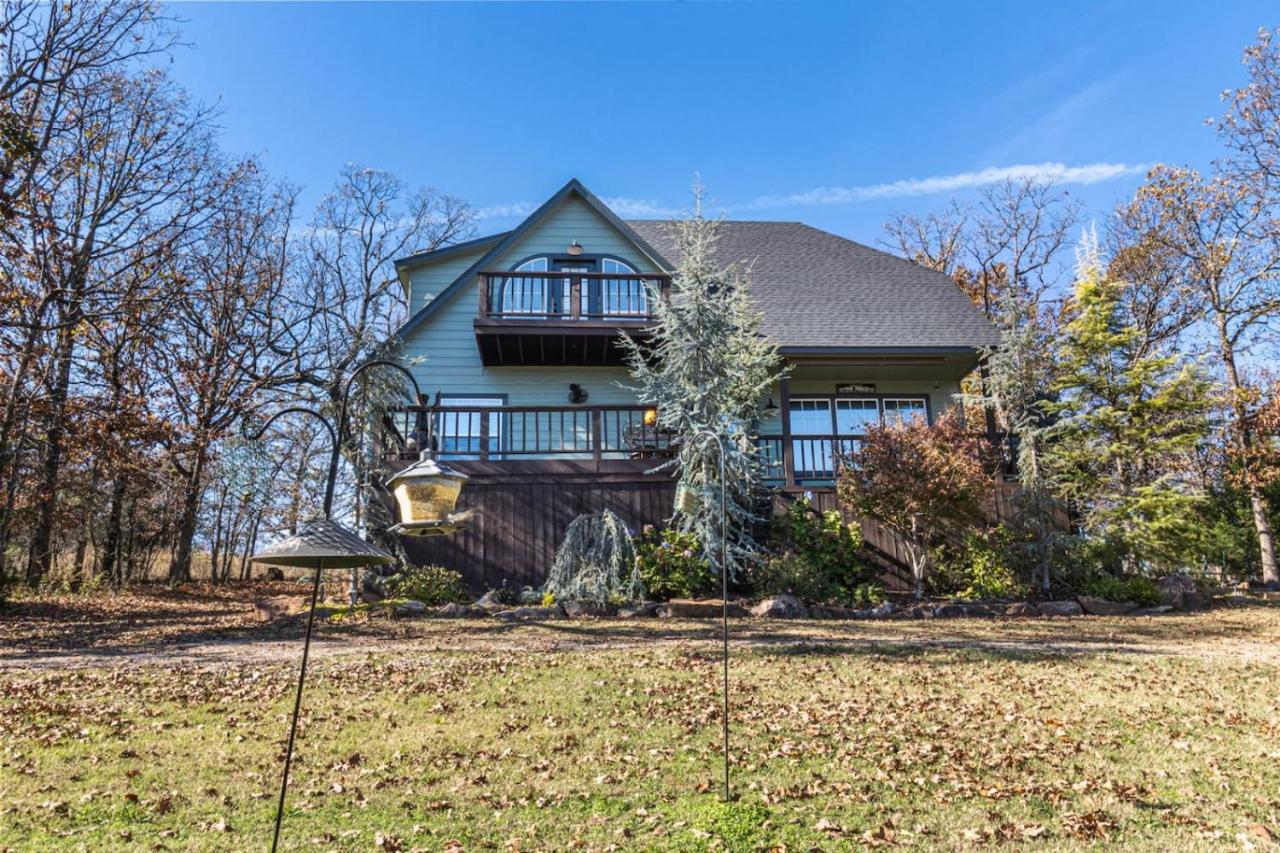 Emerald Point, Lakefront with Gorgeous Views - B&B McAlester