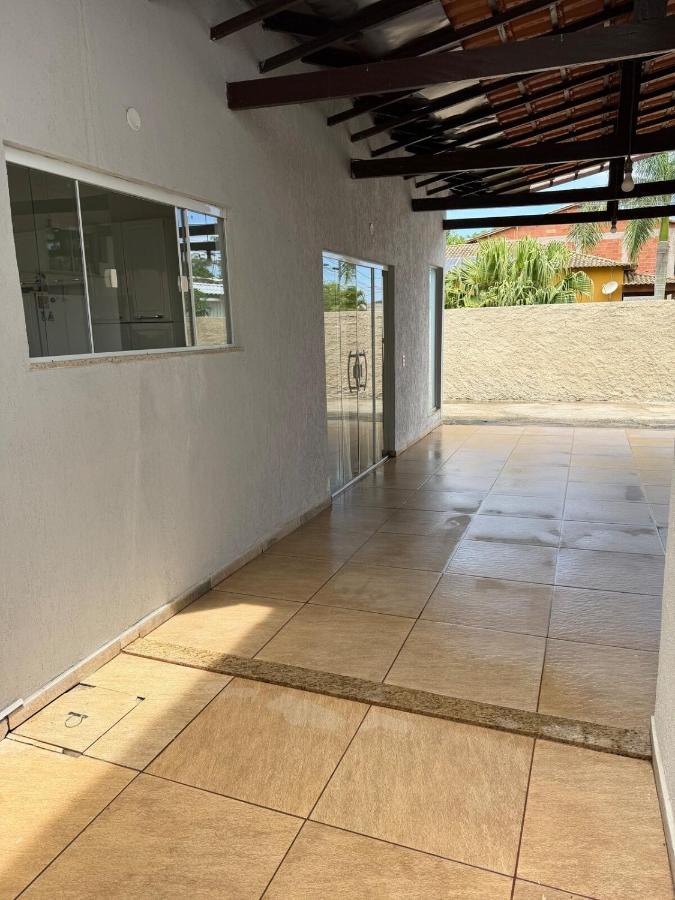 Casa aconchegante e espaçosa à 6 min da Praia - Ar condicionado - WIFI - Cozinha Completa - Garagem - B&B Rio das Ostras