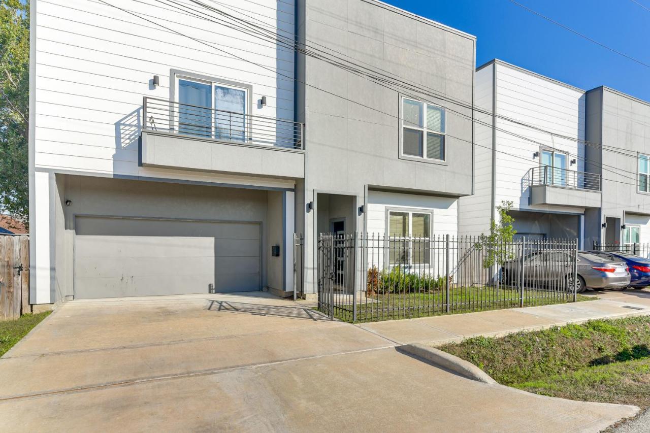 4 Mi to NRG Stadium: Family Getaway w/ Balcony! - Ferienwohnung Houston