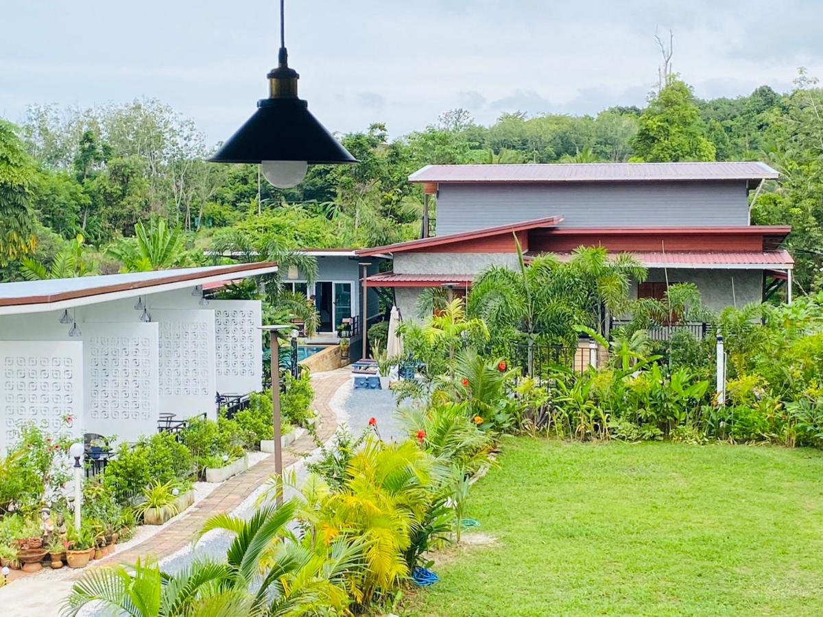 Standard King Room with 2 King Beds with Garden View