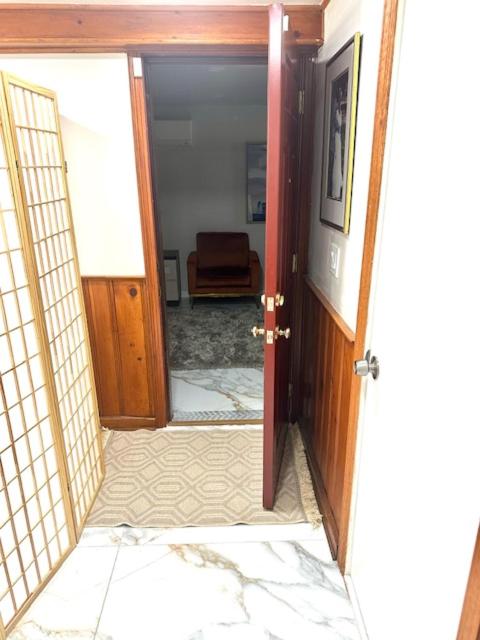 Belmont Lux Escape - Bed and Breakfast Elmont