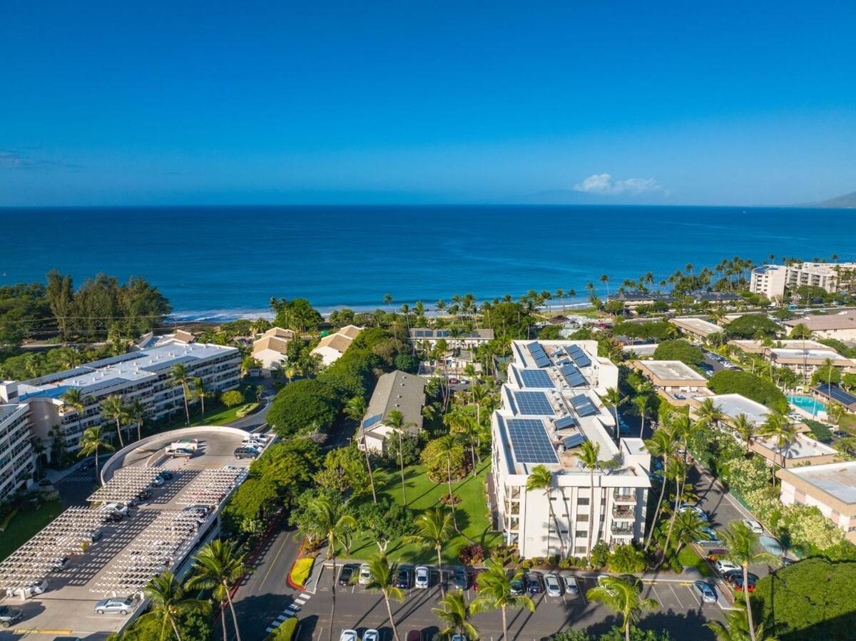 Kihei Akahi C418- Partial oceanview, AC, 1bedroom, across from beach - Bed and Breakfast Wailea