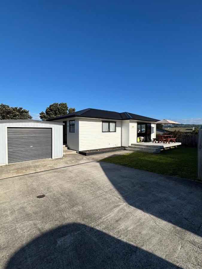 Sun and fun in the Bay - B&B Porirua