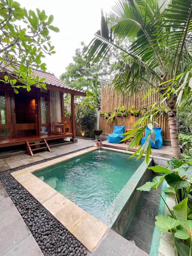 Ngesil Private Joglo & Pool by Aligna Hospitality - Bed and Breakfast Ubud
