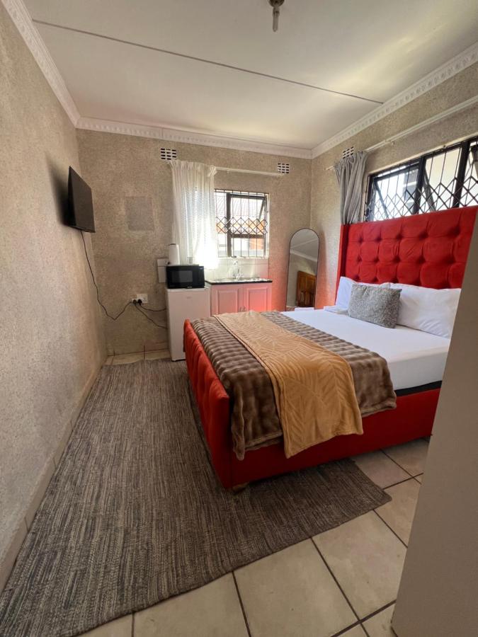 Zolas guest house - B&B Mthatha