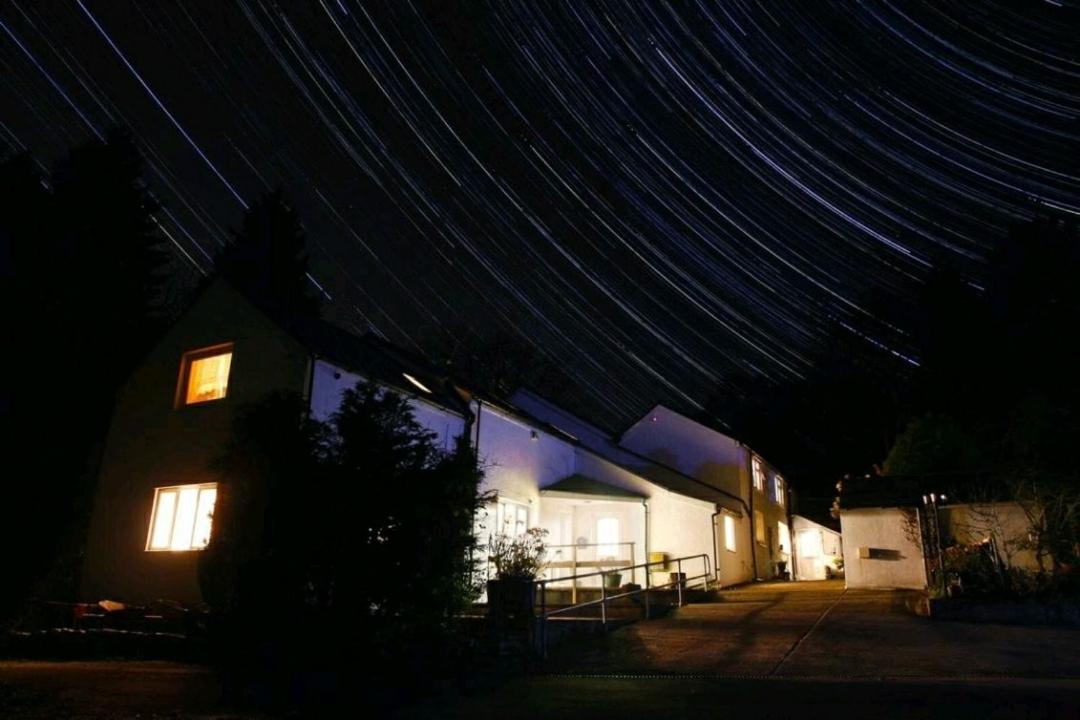 Farm House, Hirwaun Brecon Beacons with Games Barn - B&B Aberdare