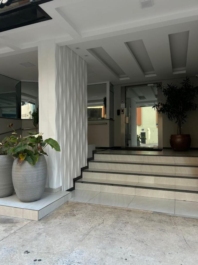 Apartamento a 60m da praia com ar-condicionado - Bed and Breakfast Balneário Camboriú