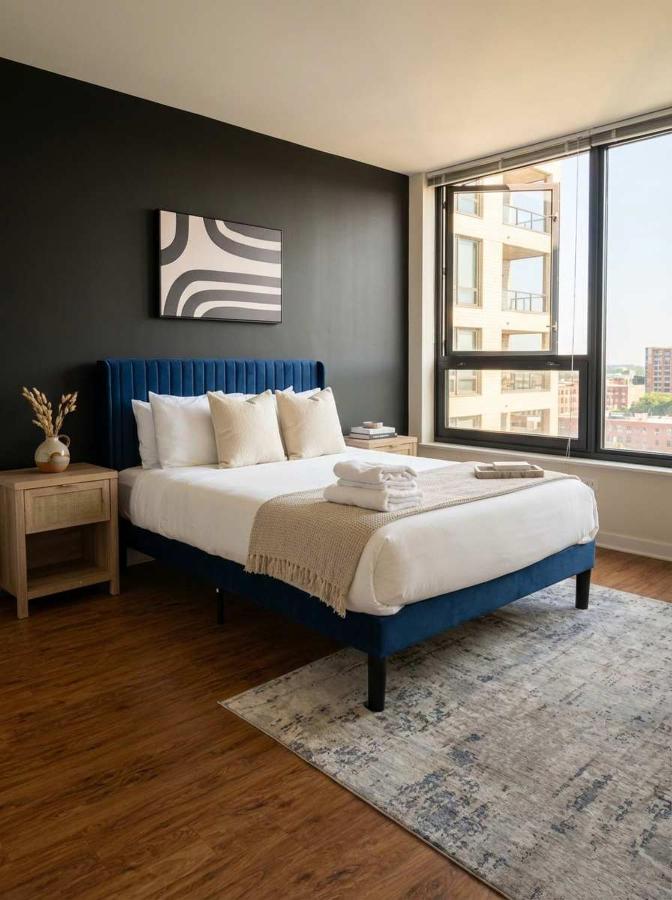 Boulevard Stays Just 5 Minutes from Magnificent Mile and River North 06 - B&B Chicago