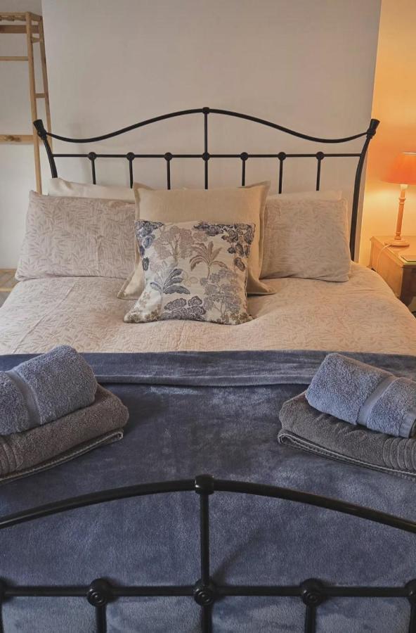 Belton house -close to town and Burghley house - B&B Stamford