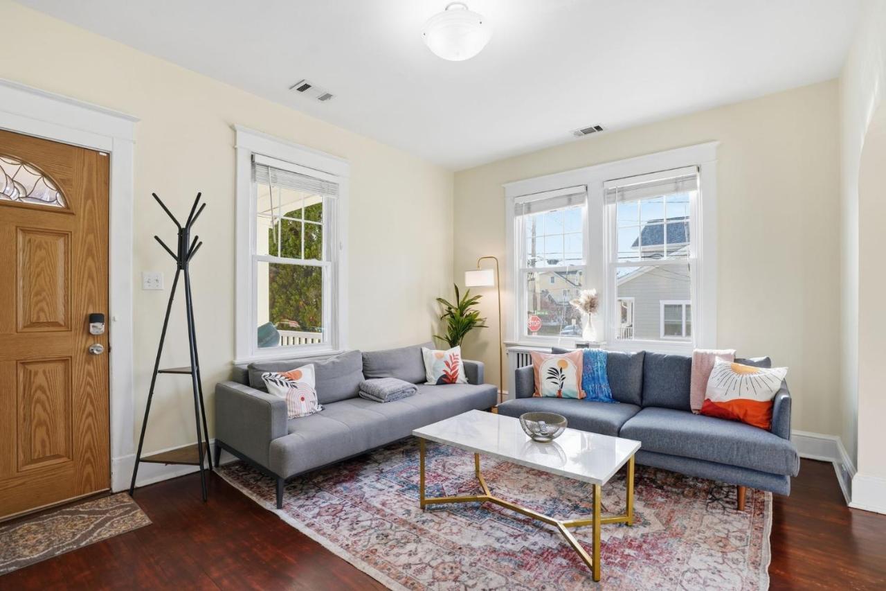 DC Area Bungalow Near Shops and Dining home - Chambres d'hôtes Alexandria