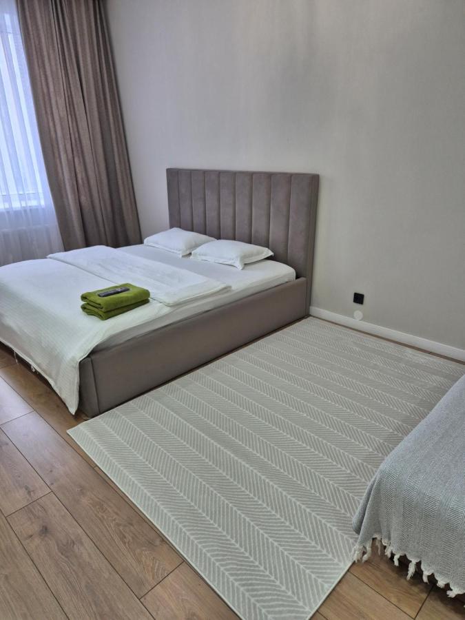 Отличная квартира возле Ханшатыра - Ferienwohnung Astana