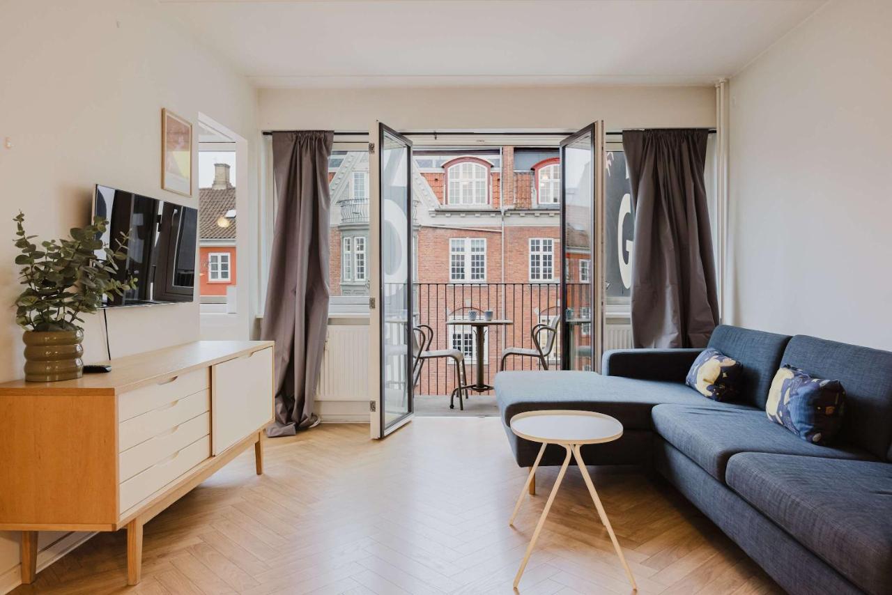 Luxury City Stay Cozy Apartment with Sunny Balcony - B&B Copenaghen