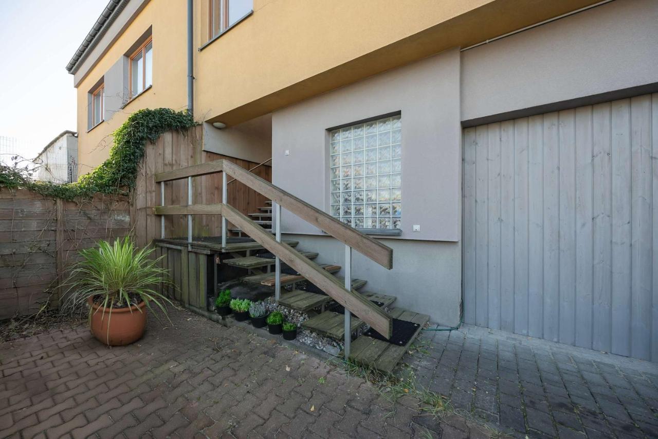 Przestronny Dom z 3 Sypialniami w Doskonałej Lokalizacji w Pobliżu Lotniska by Noclegi Renters - Chambres d'hôtes Varsovie