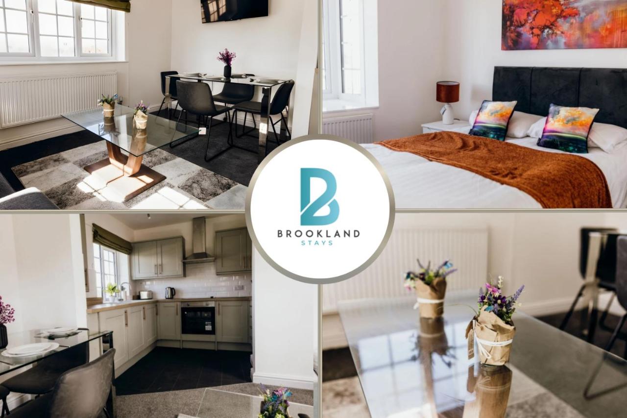 1 Bedroom apartment suite by Brookland Stays Serviced Accommodation & Short Lets in treetop hideaway with Free WiFi - B&B Southrey