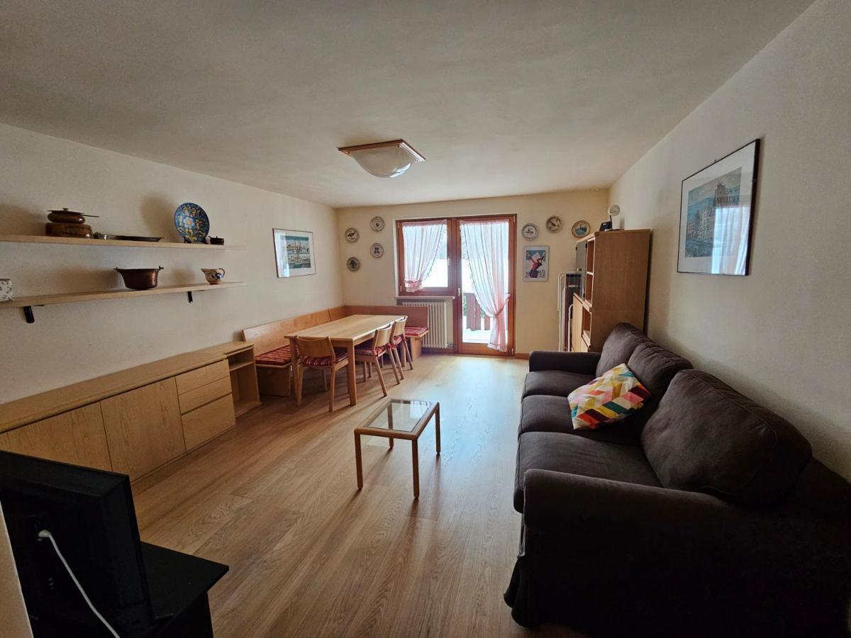 Splendid Chalet 300 meters from the Slopes - B&B La Thuile
