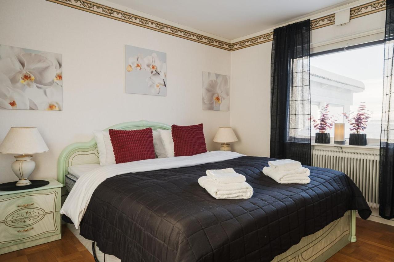 Guestly Homes - Charming 3BR House with Two Showers - B&B Boden