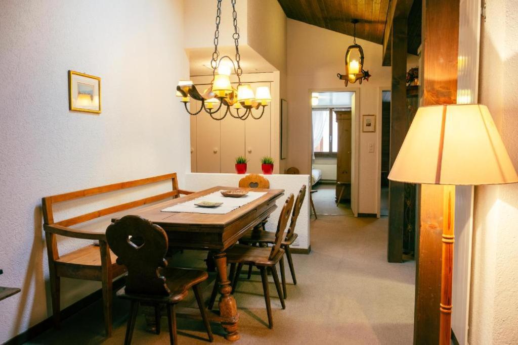 Charming Apartment with Alpine Ambiance - B&B Gstaad