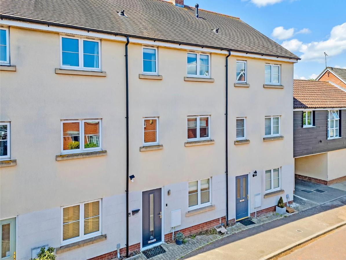 Luxury Stay, City Walk, Pool Table & Air Hockey, Garden, Parking, Business & Families - Oakview - Ferienwohnung Colchester