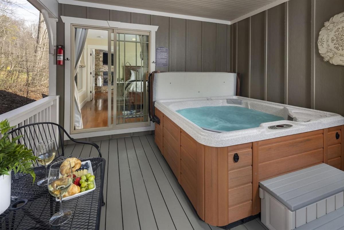 Poplar Cottage Hot Tub Spotless & Quiet - B&B Asheville