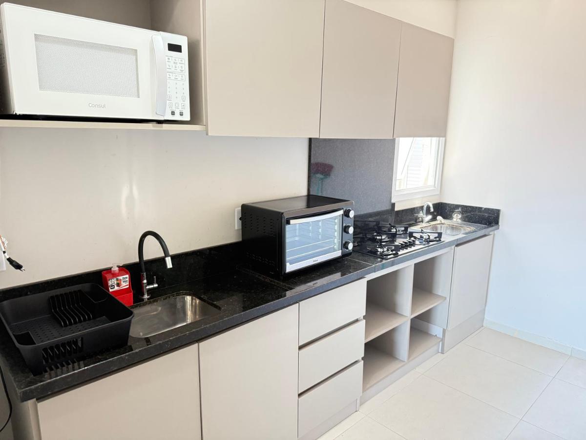 Ótimo apto a 50m da areia churrasq 2Q 2 banheiros 302 - B&B Torres