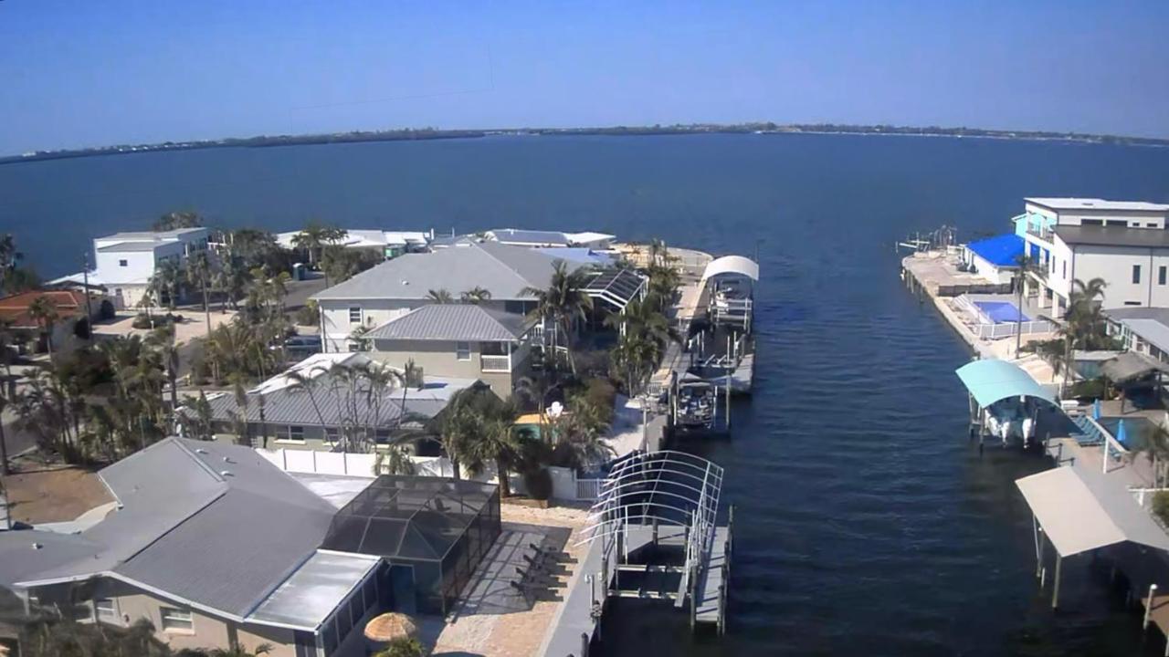 Oceanside 3BR with Private Pool & Boat Lift - B&B Bradenton