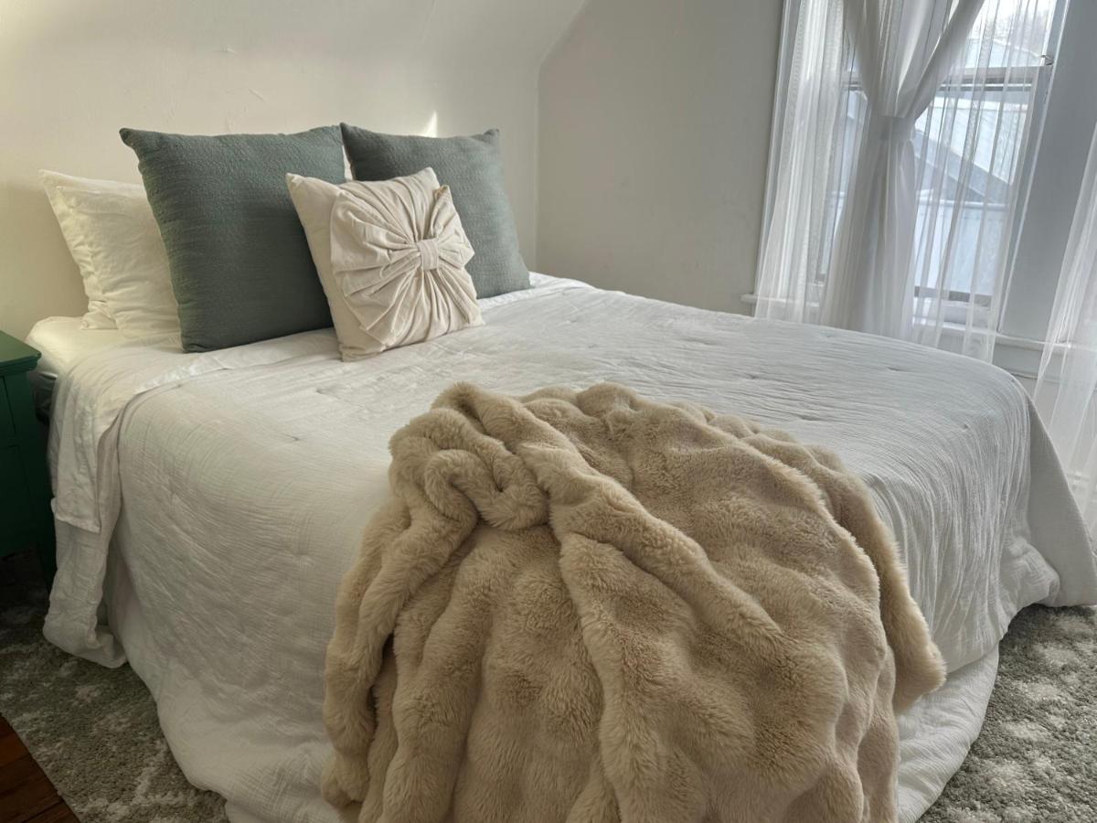 Westport Plaza Stay 2BR Cozy Escape - Chambres d’hôtes Kansas City