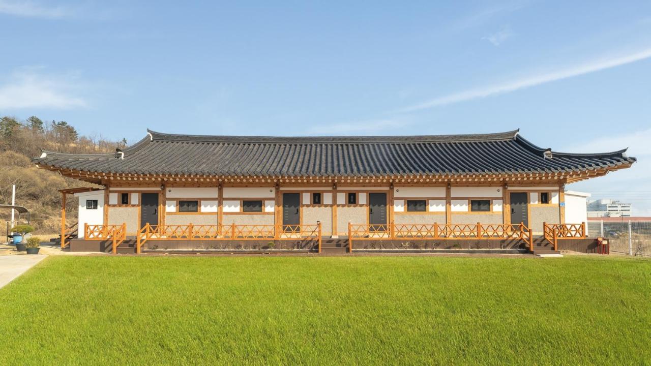 Gyeongju gampo byeolbit hanok Pension - B&B Gyeongju