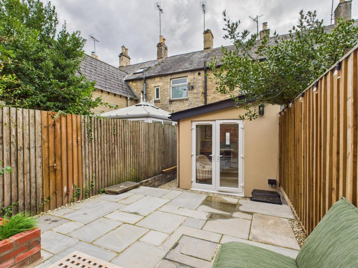 Chester Cottage - Romantic 1-Bed Cottage, Cirencester with Log Burner - B&B Cirencester
