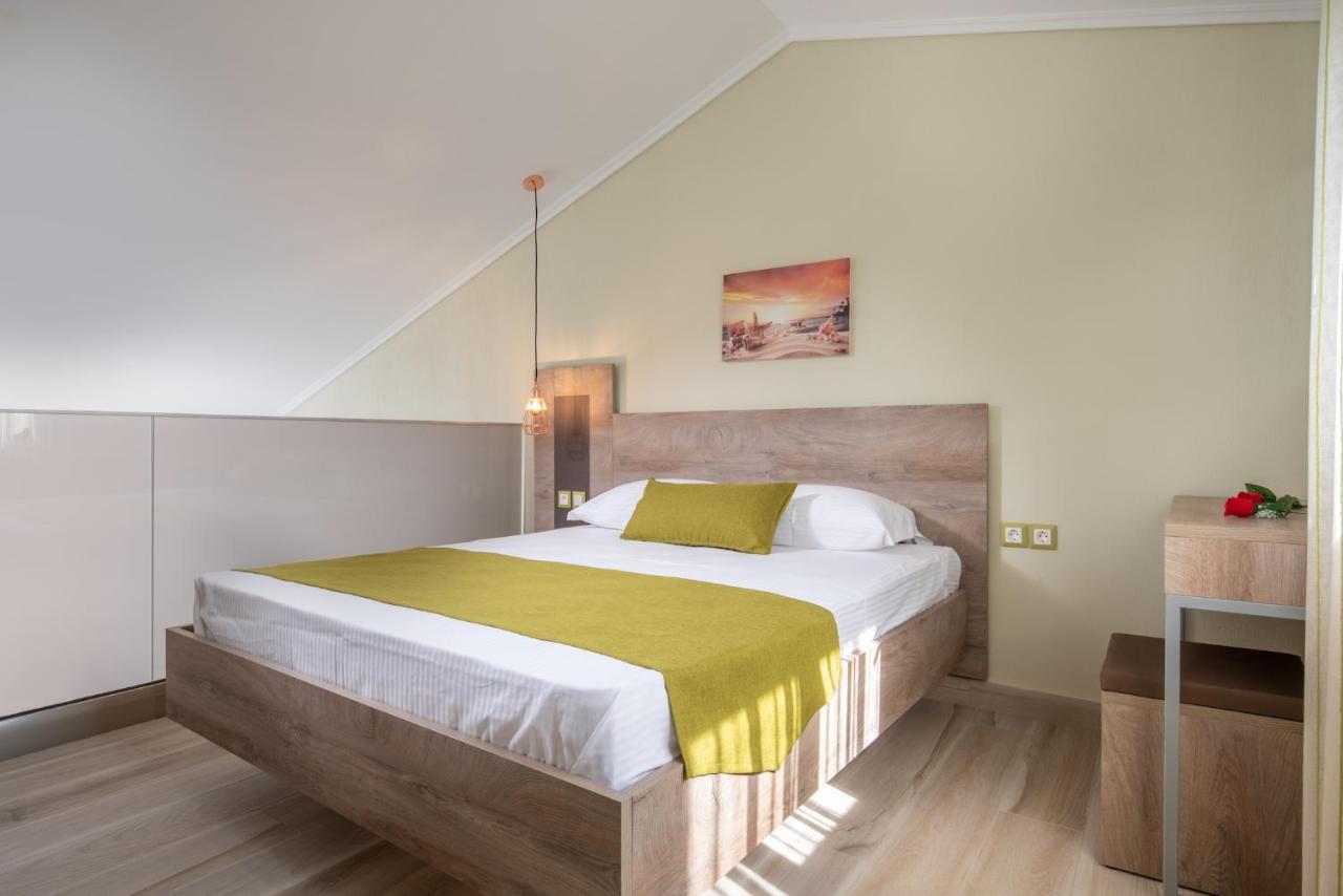 Junior Suite with Pool View