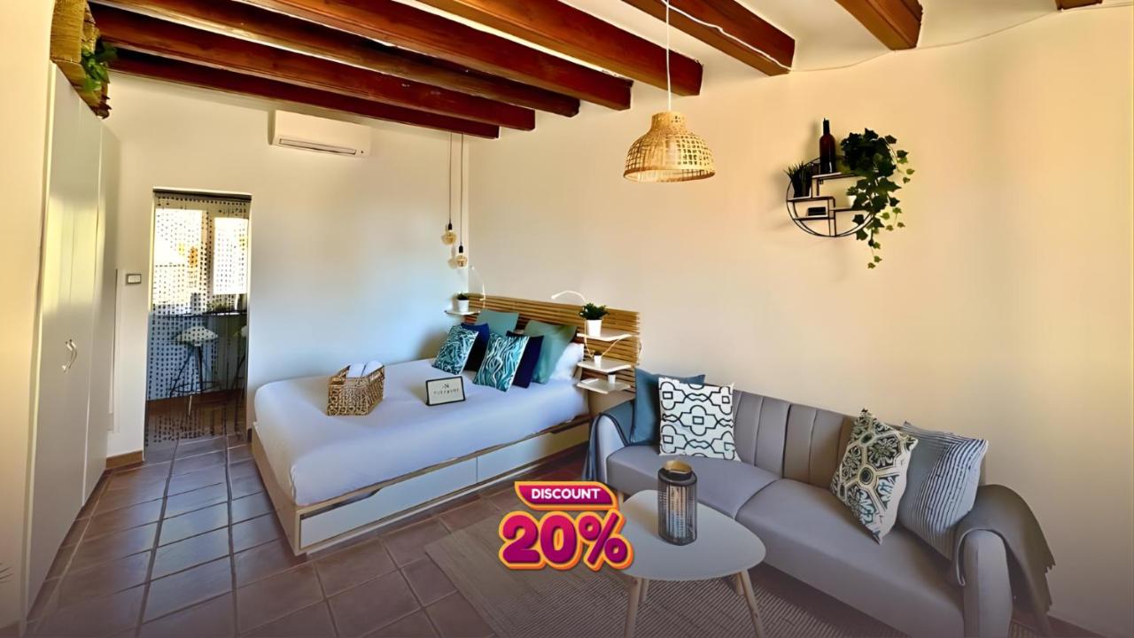 Poblenou Beach Penthouse Loft with Private Terrace - Bed and Breakfast Barcelona