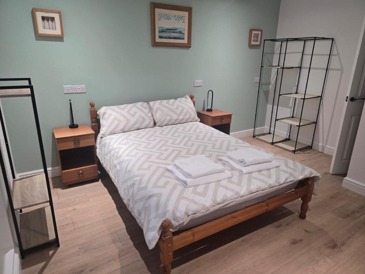 New 4 Bed House Sleeps up to 8 People - B&B Chepstow