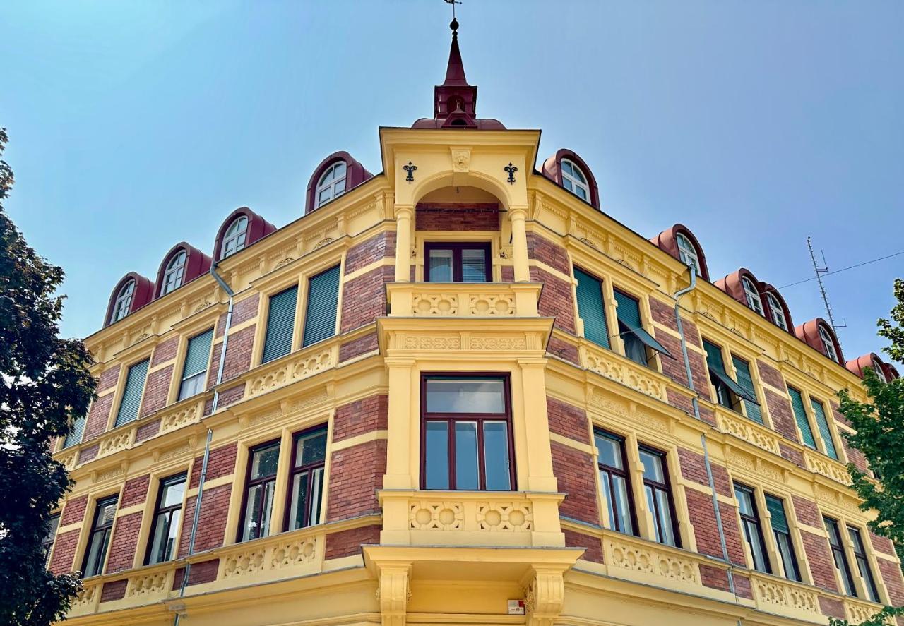 Central Luxury Boutique Apartment - free parking - Schlossberg View - by Casa Momo - Chambres d’hôtes Graz