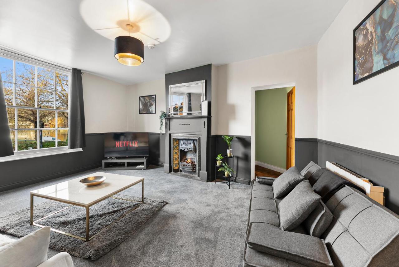 Harbourside Penthouse Apartments Sleep 16 - Chambres d’hôtes Bristol