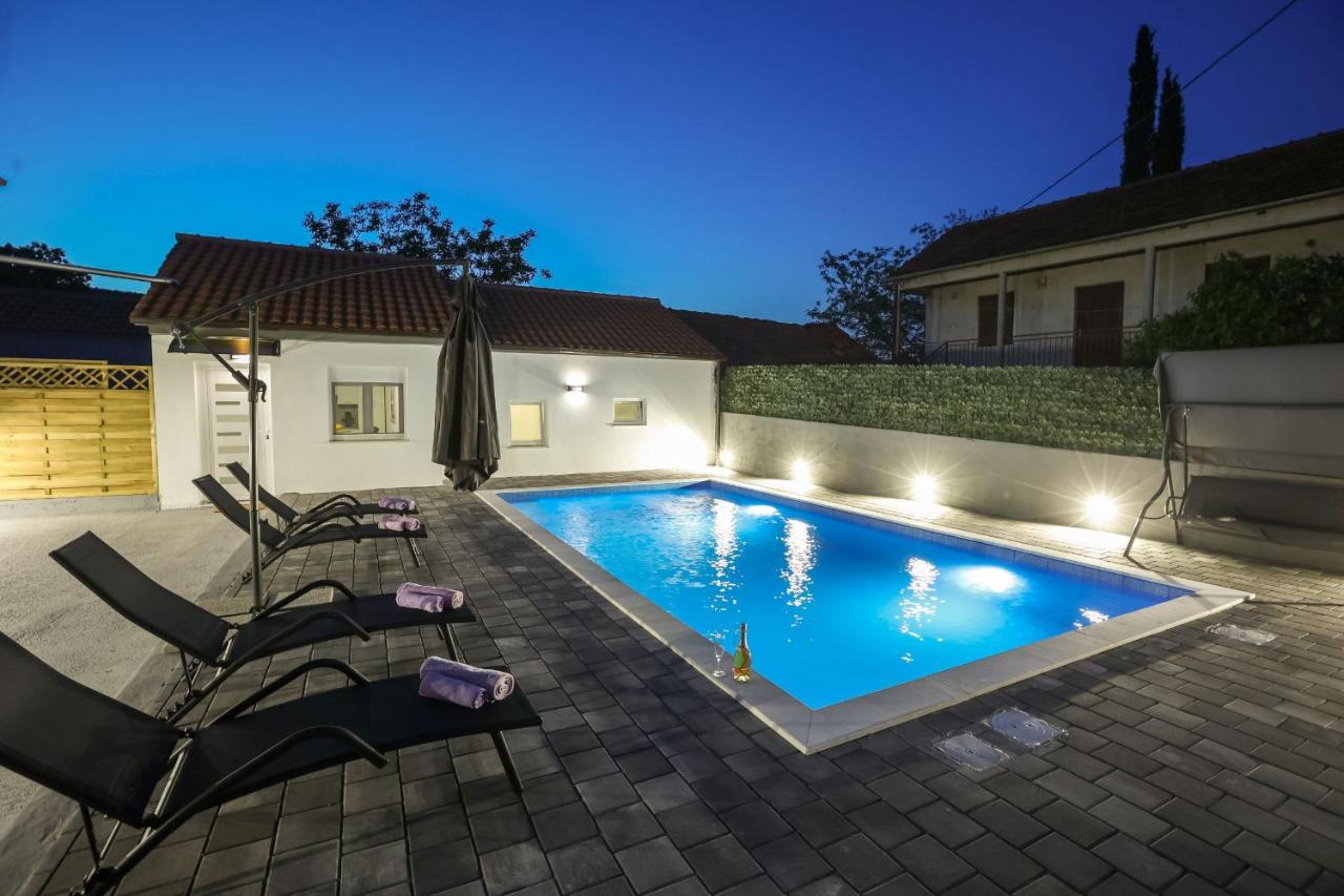 Villa Mia - Bed and Breakfast Donje Raštane