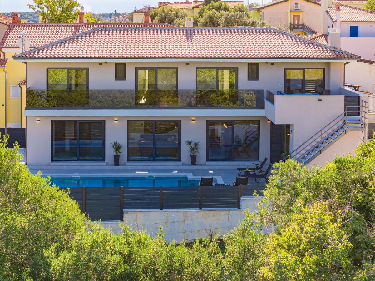 Villa Malena near Medulin for 8 persons with 51 m2 heated pool, wellness & beautiful sea view - B&B Ližnjan