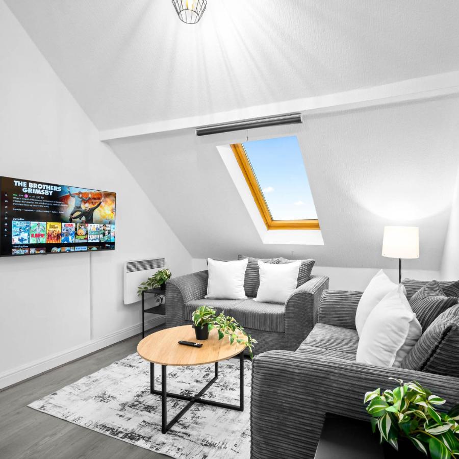 Modern Apartment - Accommodates 4 - On Street Parking - Neftlix 2CR - B&B Birmingham