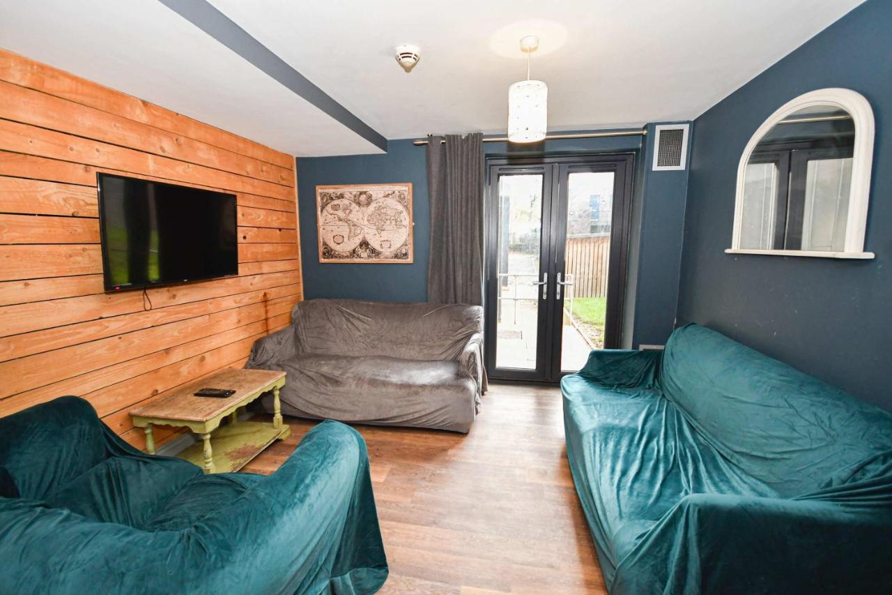 3 Private Rooms in Shared Apartment with Kitchen - B&B Leeds